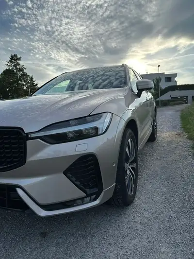 Volvo XC60 2.0 B5 MH Plus Dark AWD — SUV hybride mild avec transmission intégrale — Miniature 12