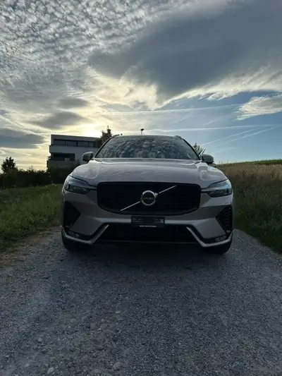 Volvo XC60 2.0 B5 MH Plus Dark AWD — SUV hybride mild avec transmission intégrale — Miniature 15