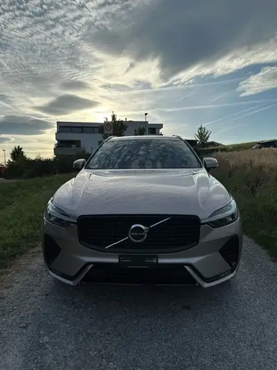 Volvo XC60 2.0 B5 MH Plus Dark AWD — SUV hybride mild avec transmission intégrale — Miniature 16