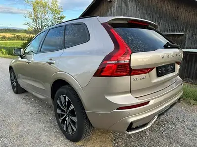 Volvo XC60 2.0 B5 MH Plus Dark AWD — SUV hybride mild avec transmission intégrale — Miniature 18