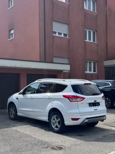 Ford Kuga 2.0 TDCi 150 Titanium — SUV diesel robuste, 64 000 km seulement — dettaglio