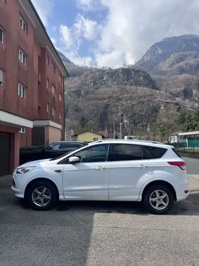 Ford Kuga 2.0 TDCi 150 Titanium — SUV diesel robuste, 64 000 km seulement — cruscotto