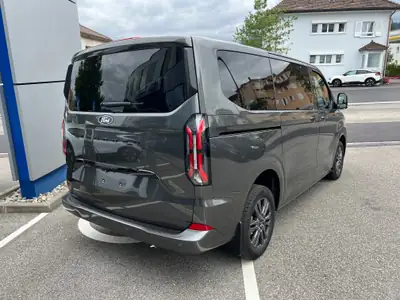 Ford Tourneo Custom 320 L1H1 — Minibus 8 places diesel, équipements premium et leasing 0% — Seitenansicht