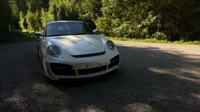 Porsche 911 Turbo 3.6 (997) — Légendaire Mezger, tuning TECHART, boîte manuelle — exterior view