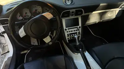 Porsche 911 Turbo 3.6 (997) — Légendaire Mezger, tuning TECHART, boîte manuelle — interior