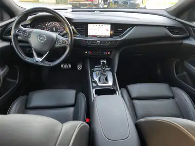 Opel Insignia 2.0 Turbo 260 PS — Berline premium 4x4 avec phares Matrix-LED et caméra 360° — Thumbnail 9