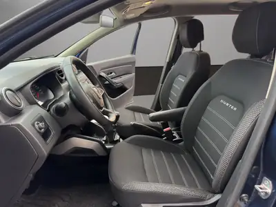 Dacia Duster TCe 125 Essential 4x4 — SUV polyvalent, 4 roues motrices et équipements pratiques — Miniature 9