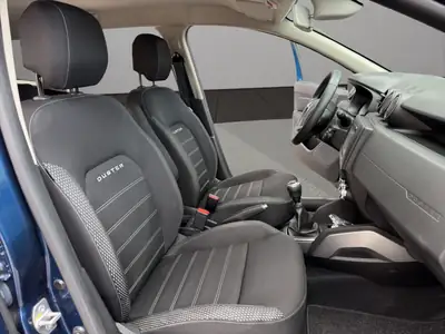Dacia Duster TCe 125 Essential 4x4 — SUV polyvalent, 4 roues motrices et équipements pratiques — Miniature 17