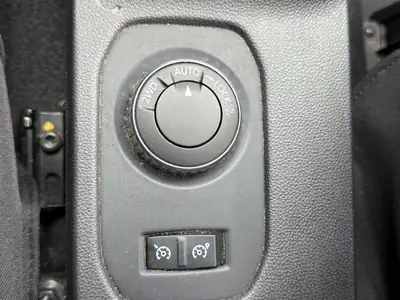 Dacia Duster TCe 125 Essential 4x4 — SUV polyvalent, 4 roues motrices et équipements pratiques — Miniature 16