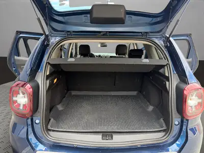 Dacia Duster TCe 125 Essential 4x4 — SUV polyvalent, 4 roues motrices et équipements pratiques — Miniature 18