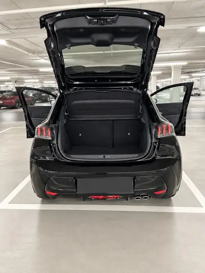 Peugeot 208 1.2 PureTech 130 GT Pack — Citadine dynamique, entretien récent et prête pour l'hiver — tableau de bord