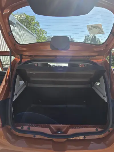 Dacia Sandero 0.9 TCe Stepway — Citadine polyvalente, orange éclatante et sans sinistre — detail