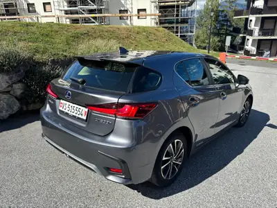 Lexus CT 200h Excellence — Berline hybride élégante, 90'000 km, entretien premium — fianco