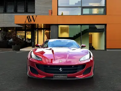 Ferrari Portofino 3.9 Turbo — Cabriolet sport rouge, 599 ch, état impeccable — côté