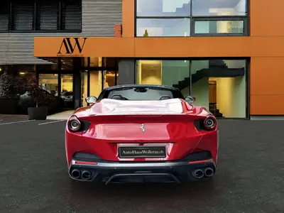 Ferrari Portofino 3.9 Turbo — Cabriolet sport rouge, 599 ch, état impeccable — tableau de bord