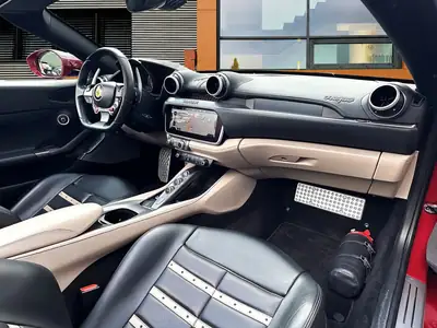 Ferrari Portofino 3.9 Turbo — Cabriolet sport rouge, 599 ch, état impeccable — Miniature 18