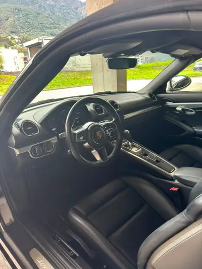 Porsche 718 Boxster 2.0 PDK — Roadster sportif, 60'000 km, propulsion arrière — dashboard