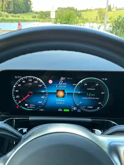 Mercedes-Benz EQA 350 AMG Line 4matic — SUV électrique premium, 292 ch, 4 roues motrices — Thumbnail 8