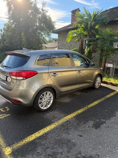 Kia Carens 1.6 GDi Trend — Monospace 7 places fiable, sans accident — exterior view