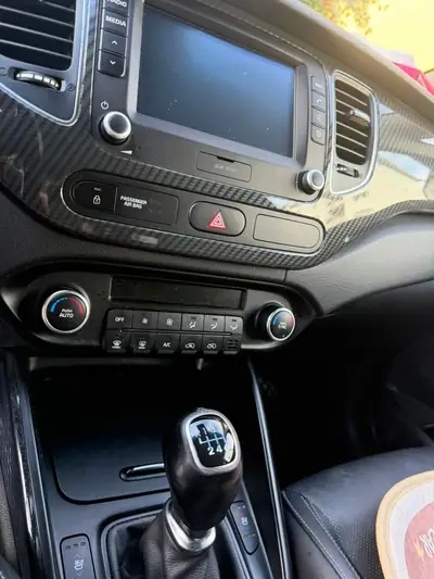 Kia Carens 1.6 GDi Trend — Monospace 7 places fiable, sans accident — dashboard