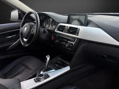 BMW 330d xDrive Touring — Break diesel performant, 258 ch et transmission intégrale — Miniatur 10