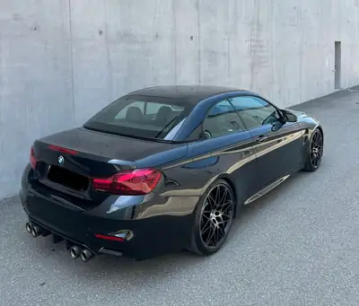 BMW M4 Compétition cabriolet — 450 ch, toit électrique, services gratuits inclus — Heckansicht