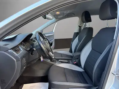 Skoda Octavia Combi 1.8 TSI 4x4 — Familiale polyvalente, 180 ch et transmission intégrale — Miniature 9