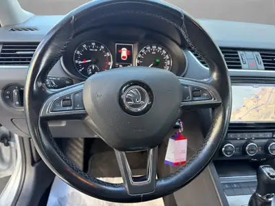 Skoda Octavia Combi 1.8 TSI 4x4 — Familiale polyvalente, 180 ch et transmission intégrale — Miniature 10