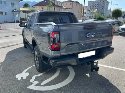 Ford Ranger Wildtrak 2.3 EcoBoost e-4WD — Pick-up hybride rechargeable, 2 000 km seulement — Heckansicht