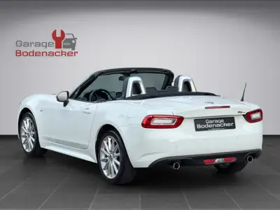 FIAT 124 Spider 1.4 TB Lusso — Cabriolet rétro, motorisation turbo et équipement premium — Innenraum