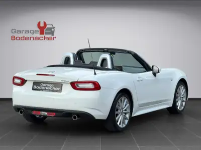 FIAT 124 Spider 1.4 TB Lusso — Cabriolet rétro, motorisation turbo et équipement premium — Armaturenbrett