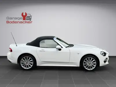 FIAT 124 Spider 1.4 TB Lusso — Cabriolet rétro, motorisation turbo et équipement premium — Miniatur 9