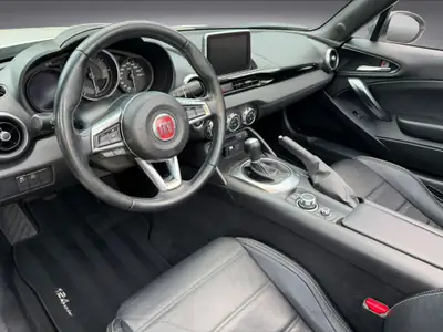 FIAT 124 Spider 1.4 TB Lusso — Cabriolet rétro, motorisation turbo et équipement premium — Miniatur 15