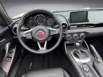 FIAT 124 Spider 1.4 TB Lusso — Cabriolet rétro, motorisation turbo et équipement premium — Miniatur 14