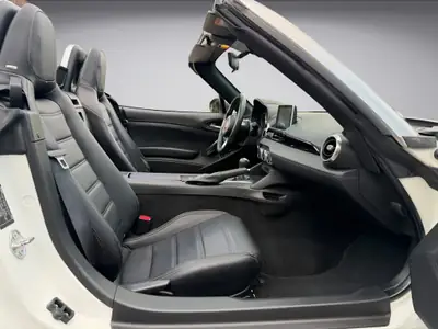 FIAT 124 Spider 1.4 TB Lusso — Cabriolet rétro, motorisation turbo et équipement premium — Miniatur 17