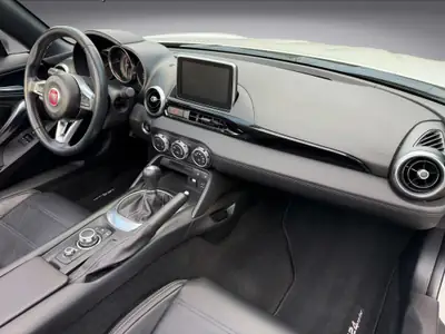 FIAT 124 Spider 1.4 TB Lusso — Cabriolet rétro, motorisation turbo et équipement premium — Miniatur 18