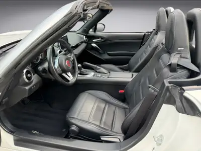 FIAT 124 Spider 1.4 TB Lusso — Cabriolet rétro, motorisation turbo et équipement premium — Miniatur 16