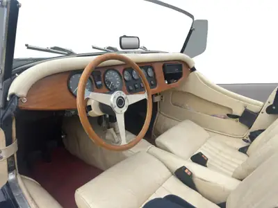 Morgan 4/4 — Cabriolet britannique vintage, faible kilométrage, intérieur beige d'époque — Miniature 7
