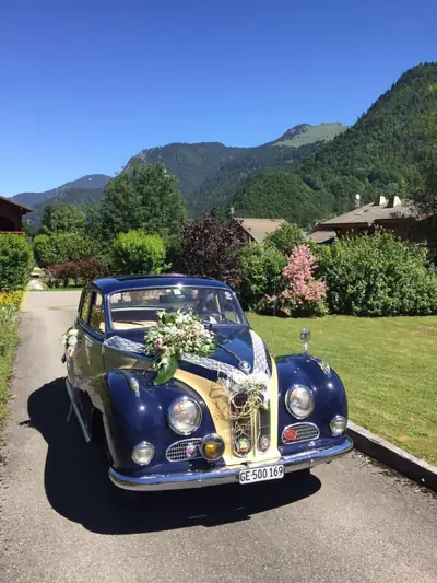 BMW 502 — Berline de prestige 1958, élégance classique et mécanique fiable — exterior view