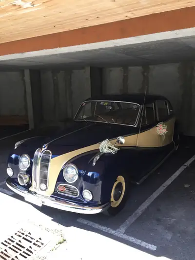 BMW 502 — Berline de prestige 1958, élégance classique et mécanique fiable — interior