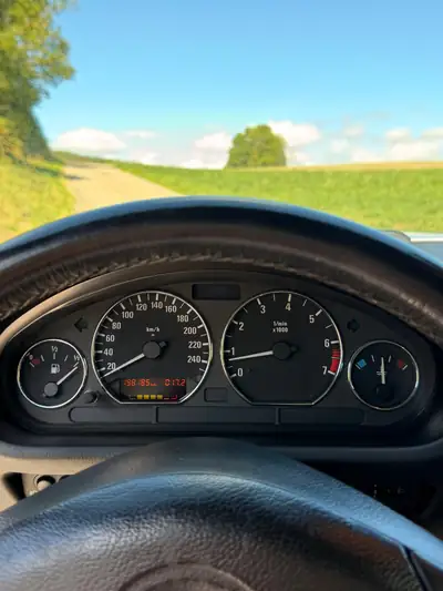 BMW Z3 3.0 Coupé — Roadster mythique 2002, 231 ch et transmission manuelle — détail