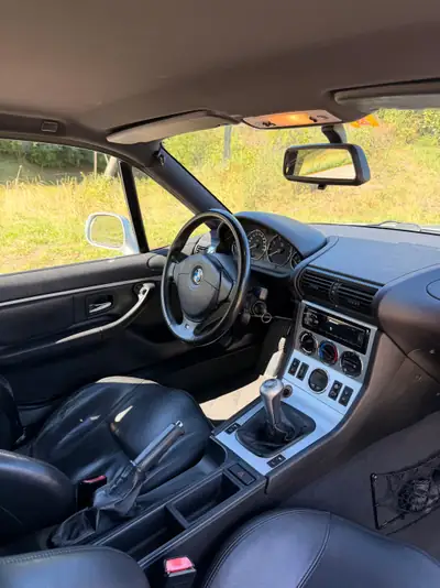 BMW Z3 3.0 Coupé — Roadster mythique 2002, 231 ch et transmission manuelle — intérieur