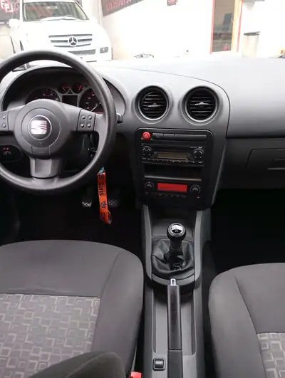 SEAT Ibiza 1.4 16V Shake — Citadine fiable, sans accident, parfaite pour la ville — Miniature 8