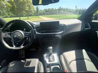 Kia Proceed 1.5 T-GDi MHEV GT-Line — Familiale sportive hybride, 67'000 km seulement — Innenraum