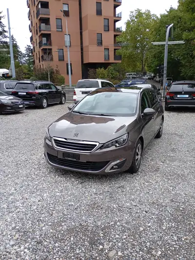 Peugeot 308 SW 1.2 THP Féline — Break familial économe, sans sinistre — vue extérieure