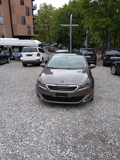 Peugeot 308 SW 1.2 THP Féline — Break familial économe, sans sinistre — côté