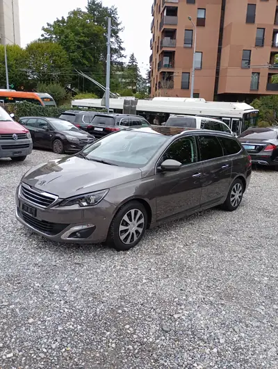 Peugeot 308 SW 1.2 THP Féline — Break familial économe, sans sinistre — tableau de bord