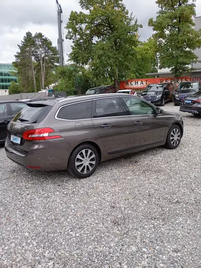 Peugeot 308 SW 1.2 THP Féline — Break familial économe, sans sinistre — Miniature 8