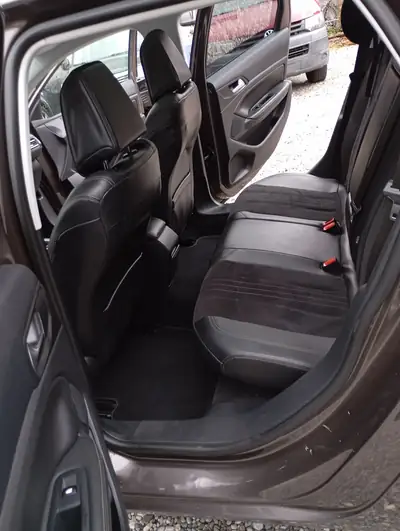 Peugeot 308 SW 1.2 THP Féline — Break familial économe, sans sinistre — Miniature 10