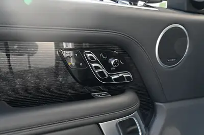 Land Rover Range Rover 5.0 V8 S/C — Luxe intégral et performances brutes, 42'500 km seulement — Miniatura 15